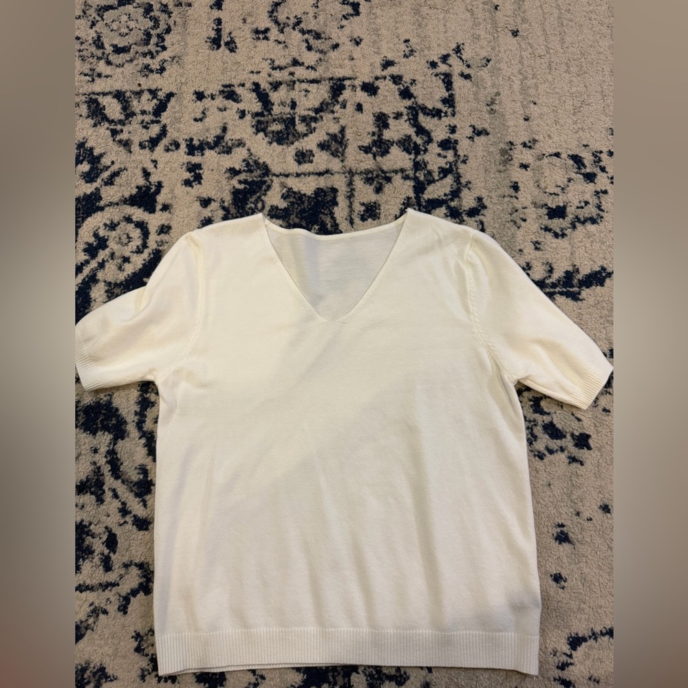 Elegant white V-Neck Women's Top